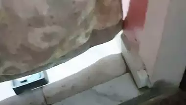 Mature bhabhi bathing naked caught by devar