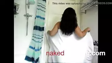 Hot Aunty Entering Bathtub With Naked Body