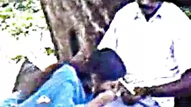 tamil uncle making Beautiful girl suck in park