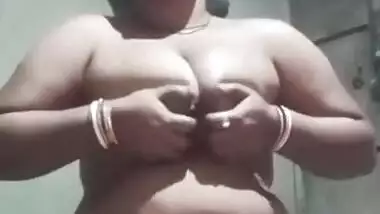 Big Boobs Village Bhabhi Showing and Fingering