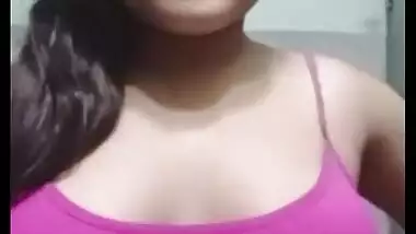 Cute Desi Girl Shows her Boobs